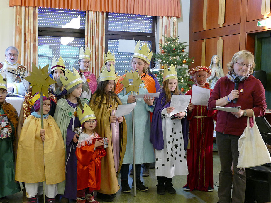 Dreikönigssingen der Sternsinger in Naumburg (Foto: Karl-Franz Thiede)